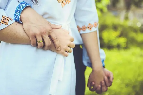 صورة تحتوي على أيادي جلب الحبيب بالاسم 