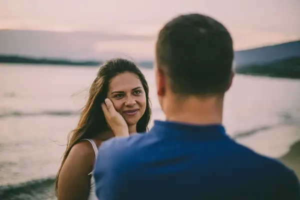 صورة تحتوي على بحر وشاب وفتاة سحر لجلب الحبيب