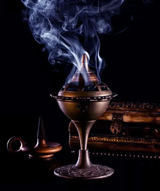 صورة تحتوي على دخان وصندوق شيخ روحاني صادق