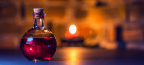 صورة تحتوي على قارورة زجاجية شيخ روحاني في الرياض
