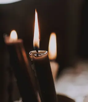 صورة تحتوي على شمع وطرق جلب الحبيب 