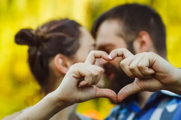 صورة تحتوي على شاب وفتاة عمل لرجوع الحبيب