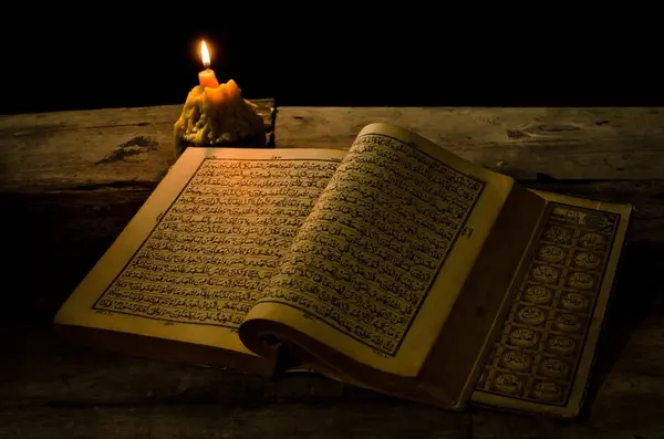صورة تحتوي على كتاب مفتوح وشمعة اقوى شيخ روحاني في العالم