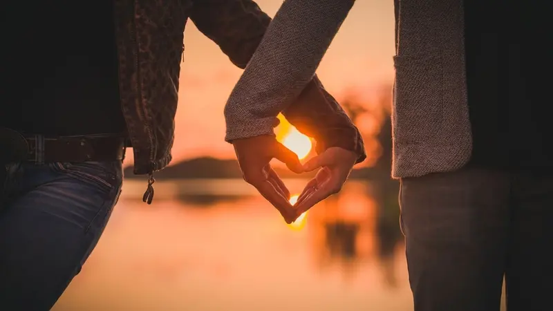 صورة تحتوي على أيادي ابي شيخ روحاني صادق