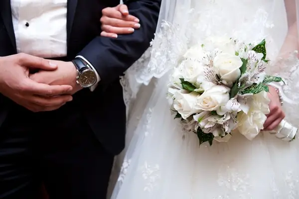 صورة تحتوي على عروسين سحر جلب الحبيب للزواج