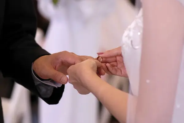 صورة تحتوي على أيادي السحر الحلال للزواج