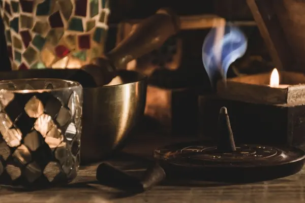 صورة تحتوي على بخور كيفية عمل سحر المحبة بالاسم