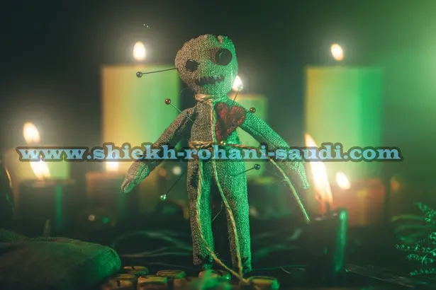 صورة تحتوي على شموع ودمية عمل سحر الطلاق السريع 