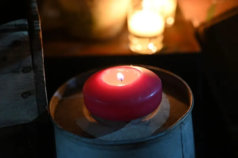 صورة تحتوي على شمعة شيخ روحاني في المانيا