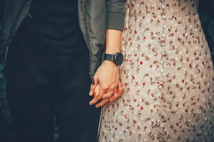 صورة تحتوي على يدين جلب الحبيب وتهييجه