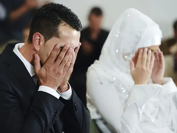 صورة تحتوي على عروسين عمل لجلب الحبيب للزواج
