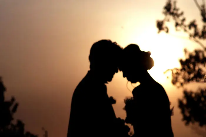 صورة تحتوي على سماء وفتاة وشاب طلسم جلب النساء